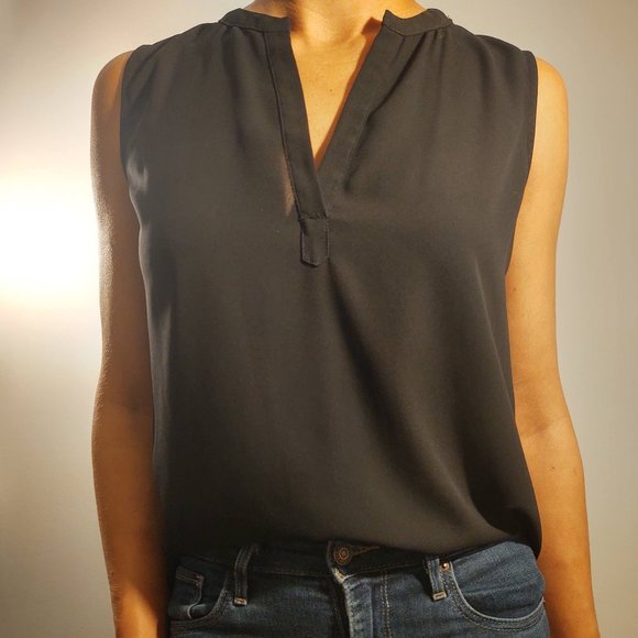 Ro & De Black V-Neck Sleeveless Top - Picture 3 of 7